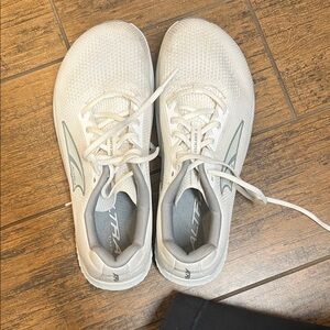 Altra / white and grey / escalante 4 / size 8